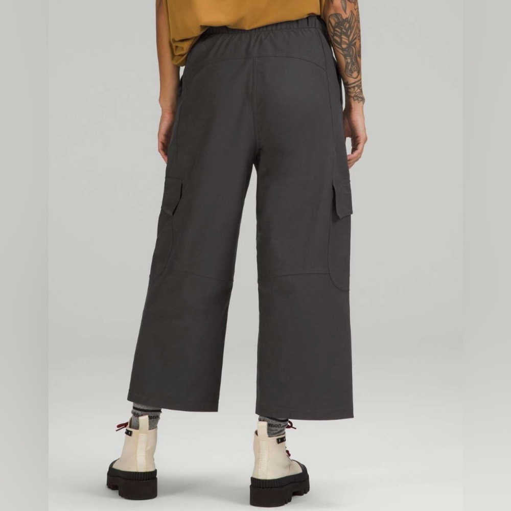 Lululemon Light Utilitech Cargo Pocket High-Rise Crop Pant, Graphite Grey, sz 26